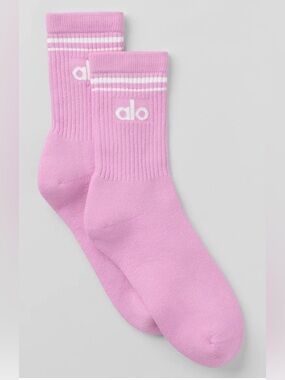 NWT Alo Unisex Half Crew Socks in Candy Heart Pink Size M